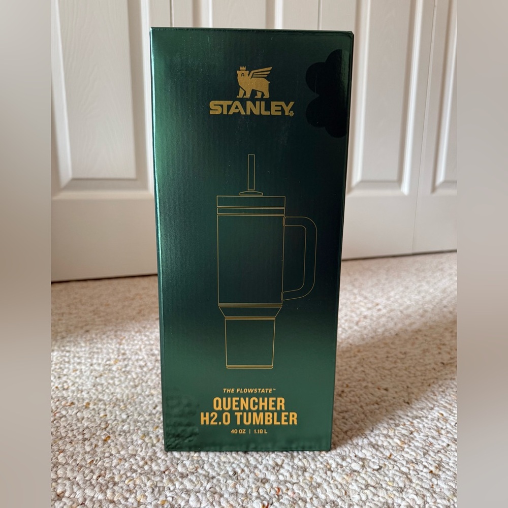 NIB Shamrock Green Stanley Quencher H2.0 Tumbler 40 oz